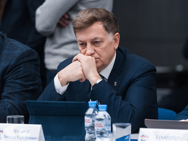 «Проще без Макарова». Почему «Единая Россия» может сменить управляющего