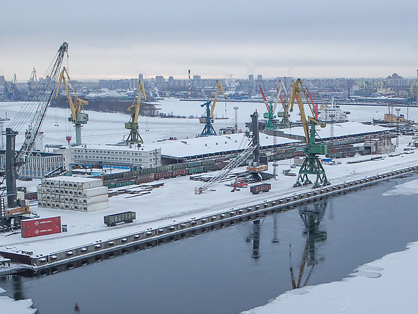 Вонь на Васильевском. Минеральные удобрения подвели Морской порт под подозрение
