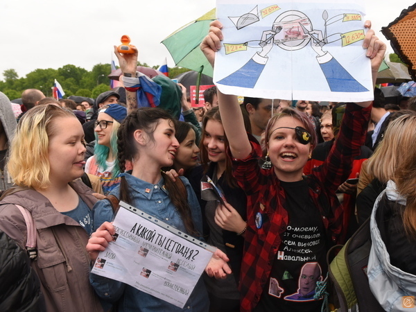 Митинги Навального, малолетние гопники и подрывник ФСБ: о ком Генпрокуратура просит помолчать СМИ