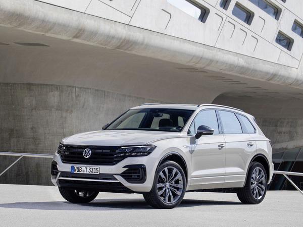 Топовый Touareg R будет гибридным. Но остальные пока останутся бензиновыми