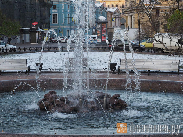 Петербургские фонтаны засыпают до весны. Последним отключили у Казанского