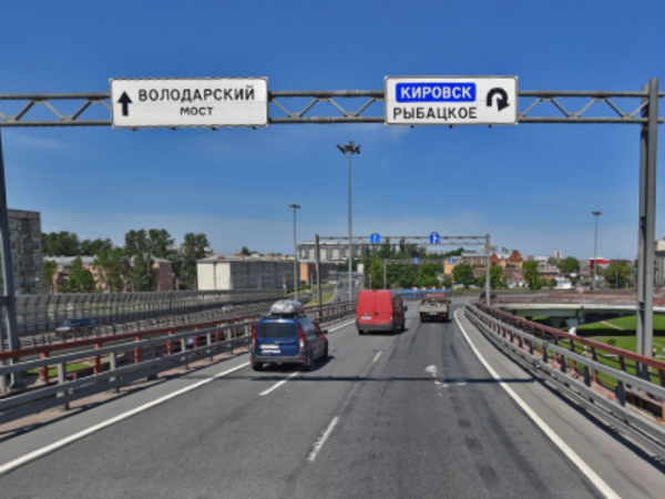 На развязке КАД с Обуховской Обороны на неделю закрыт съезд к метро «Рыбацкое»