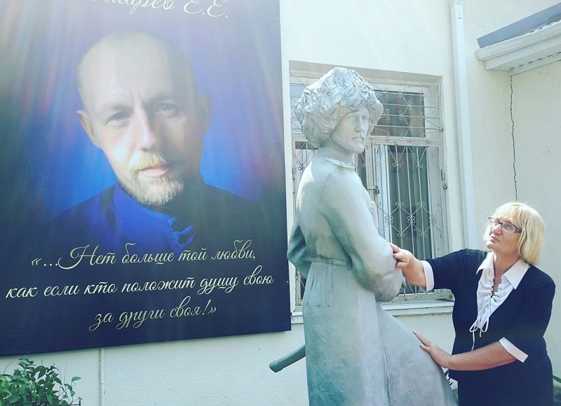 Памятник Евгению Пономареву в Белореченске. Памятник делали в Петербурге