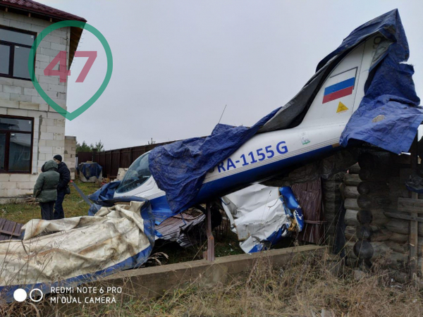 Пилот пытался избежать падения на жилые дома. У аварийно приземлившегося под Петербургом самолёта отказал двигатель