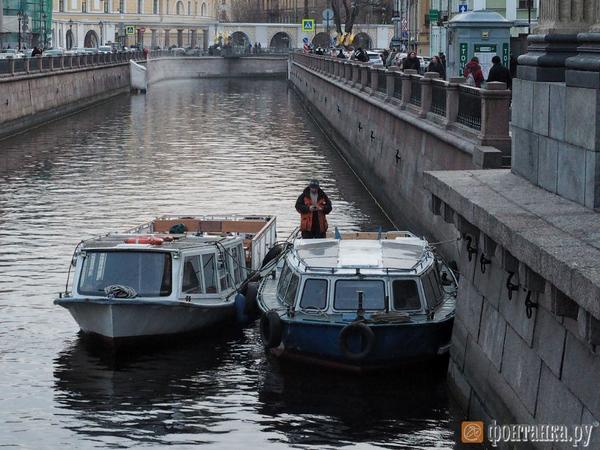 Петербургские судовладельцы продлили лето. Прогулки по рекам и каналам продолжились после закрытия навигации