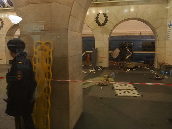 Взрыв в метро попал на видео. Вагон смерти на «Технологическом» встретили буднично