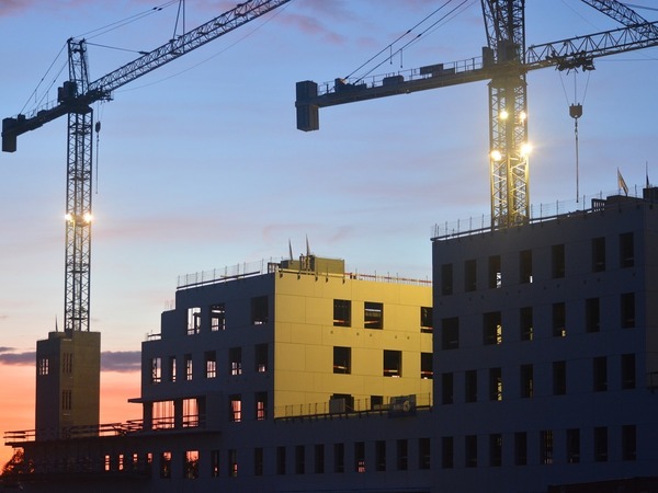 Метры дорожают, инвесторы копят. Как заработать на перепродаже новостроек сегодня