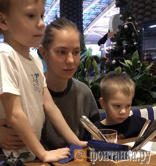 Полина Соболь с сыновьями