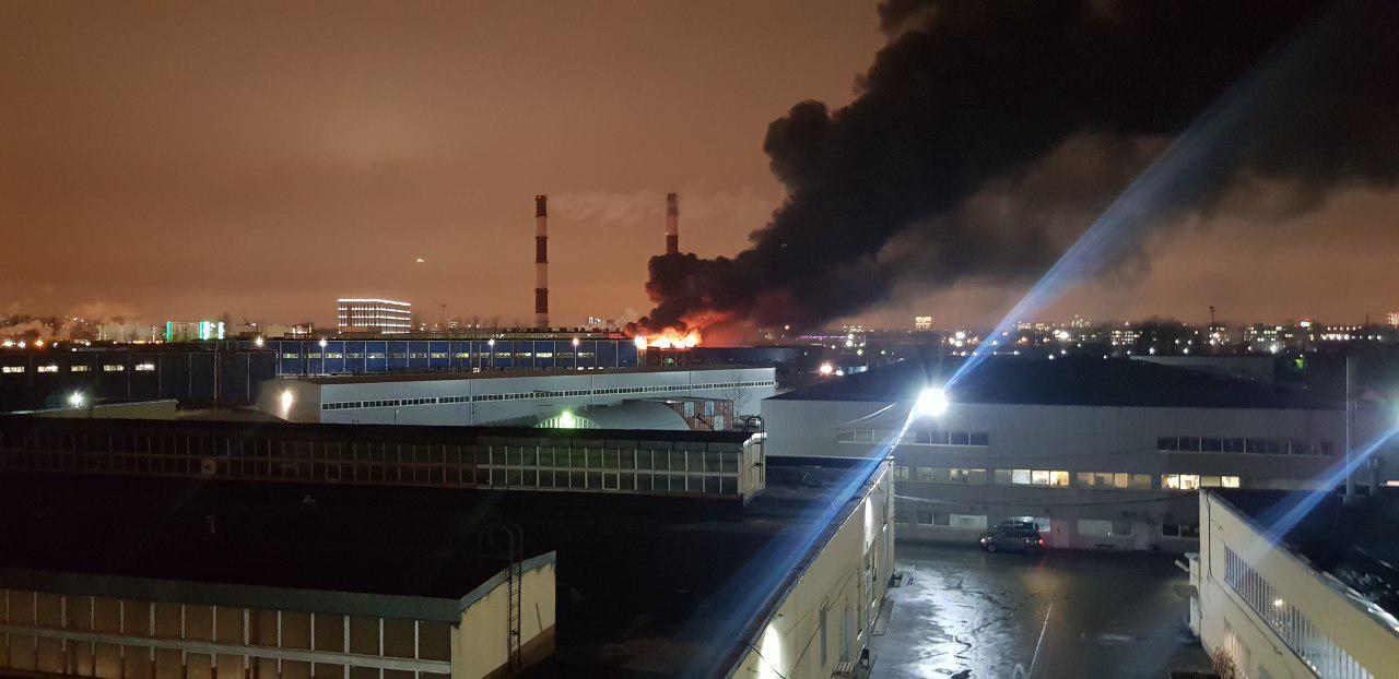 Пожар спб сейчас приморский. Пожар на складе в Санкт-Петербурге. Пожар на складской улице СПБ. Пожар в Московском районе СПБ сейчас. Пожар на складе СПБ сегодня.