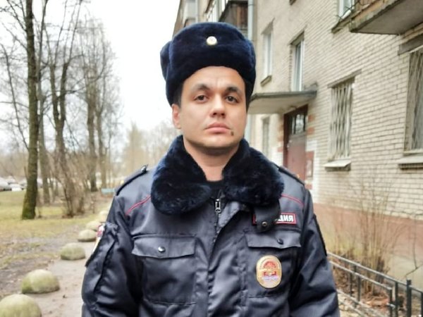 «Я не думал о себе, я думал только о ребёнке». Участковый из Рыбацкого рисковал жизнью, спасая двухлетнюю девочку