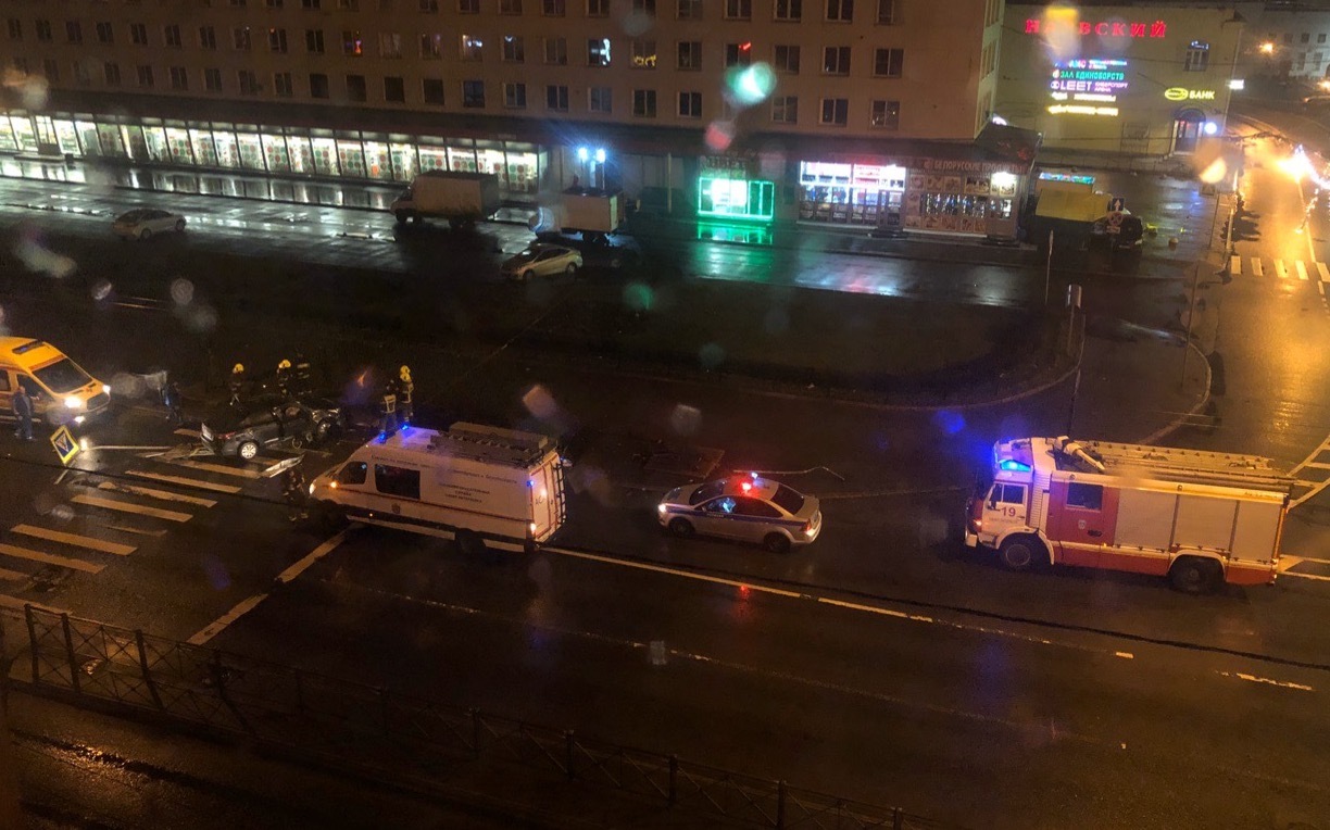29 ру происшествия. Светофор снес Ленсовета. Авария на проспекте Стачек сегодня в СПБ.