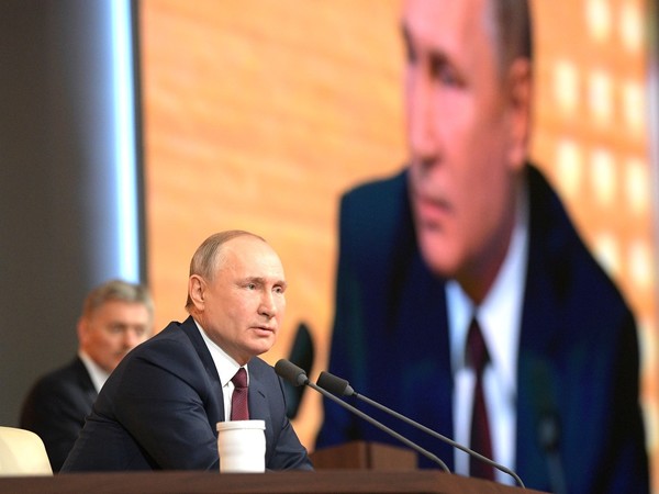 На трибунах становится тише. Почему формат большой президентской пресс-конференции изжил себя