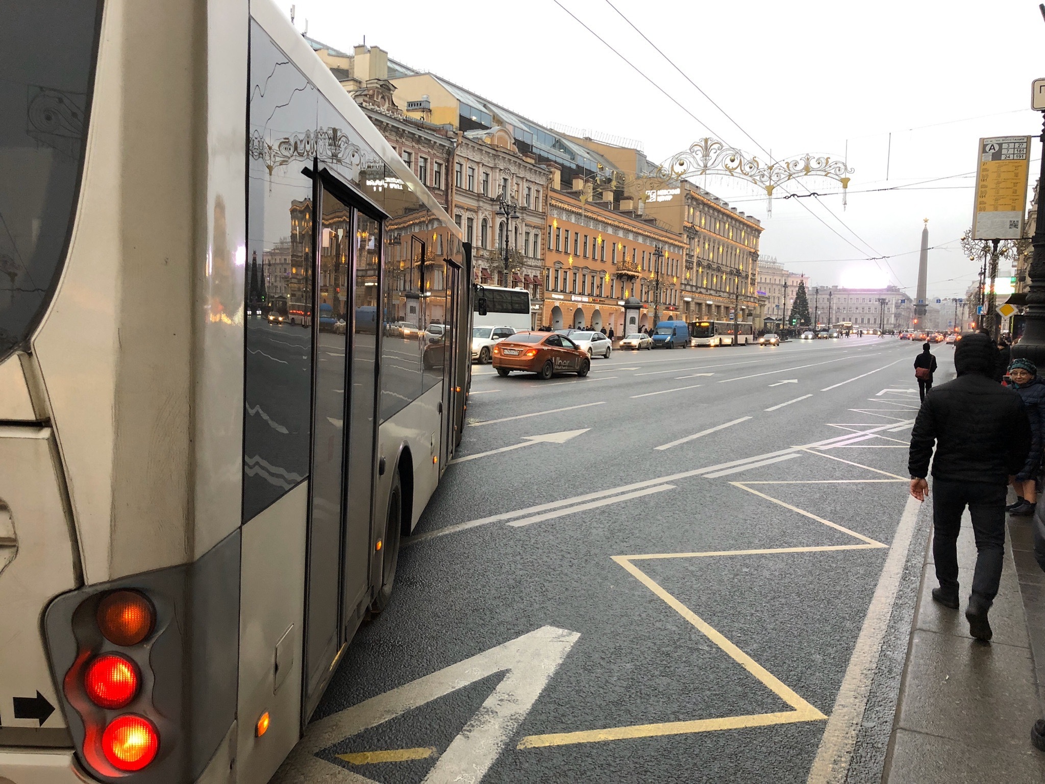 Общественный проспект. Автобусы Санкт-Петербург Невский проспект. Автобус на Невском проспекте. Невский проспект транспорт. Выделенная полоса на Невском проспекте.