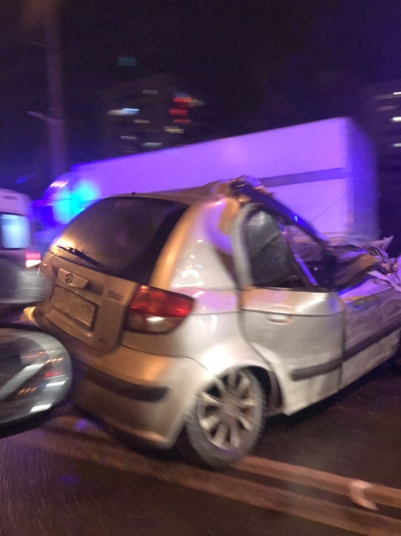 Врезалась в стоящую машину. Авария в Санкт Петербурге Хундай Гетц. Разбитый Hyundai Getz.