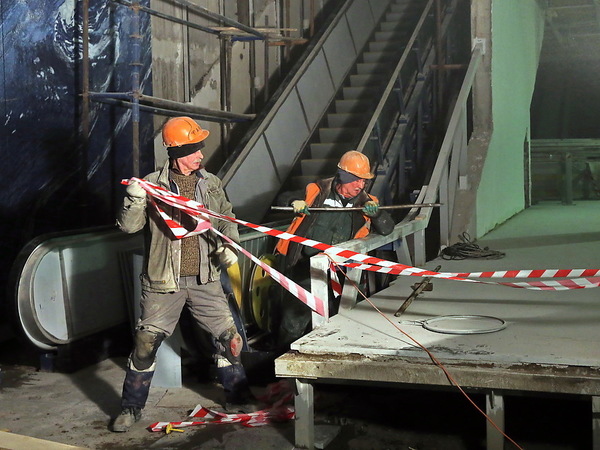 «Паперть, панель, преступление не предлагать». Как метростроевцы ждут ответа от банка «Санкт-Петербург»