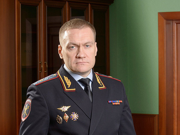 Конец смуты: 25 тысяч полицейских Петербурга под Плугиным