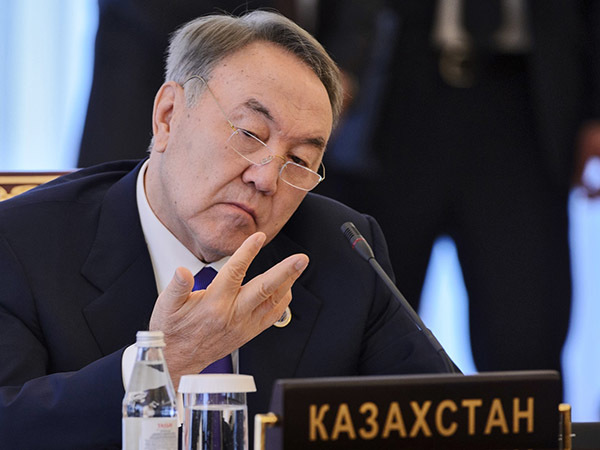 «Многие в России имеют интересы в Казахстане, поэтому Назарбаев ушёл в отставку без предупреждения»