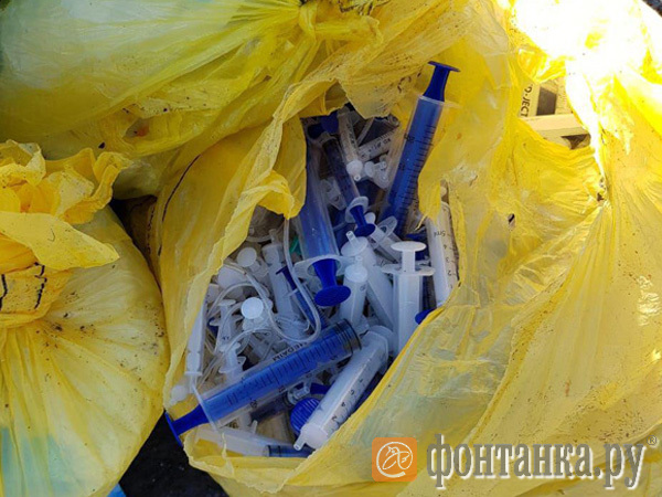 Полиция проследила, куда скидывают органы петербуржцев. В офисах бизнесменов ищут документы, со свалок мешками изымают медотходы