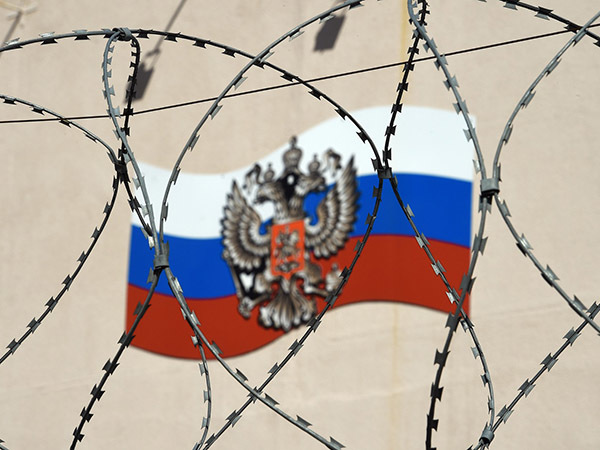 «За неуважение к власти нужно наказывать саму власть». «Фонтанка» спросила бывших чиновников об уважении