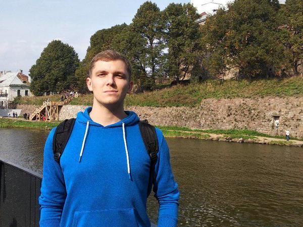 «Не каждый будет выставлять в социальную сеть свое тело». Педагог из Петербурга - о том, почему травля учителя за купальник возможна только на периферии