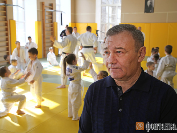 Аркадий Ротенберг пришел на тренировку маленьких дзюдоистов в Петербурге без кимоно