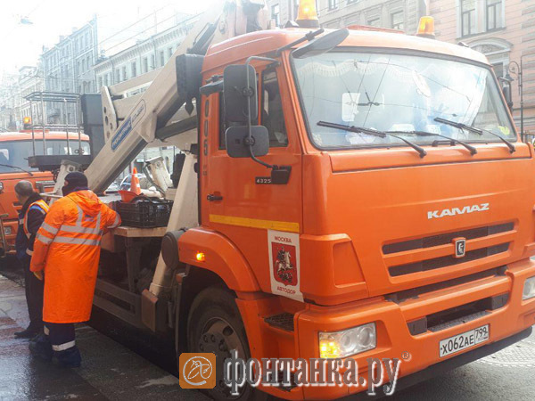 Как похорошел Петербург благодаря Собянину: москвичи отмывают центр нашего города от грязи