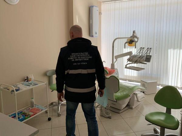 Смольный выселил стоматологов с Гражданского, маникюрный салон с Московского и торговцев с Просвещения
