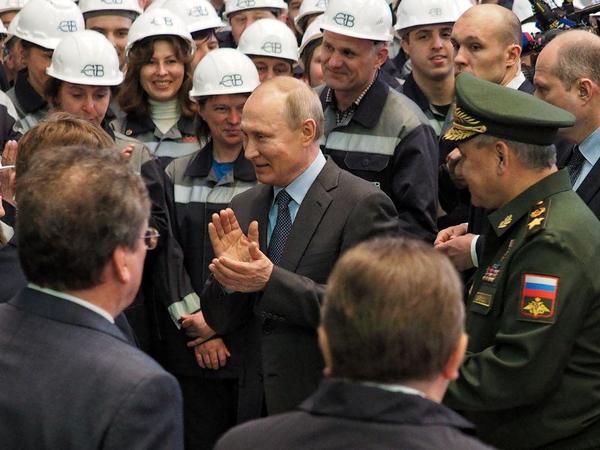 Кого Путин поставил на голову в Петербурге