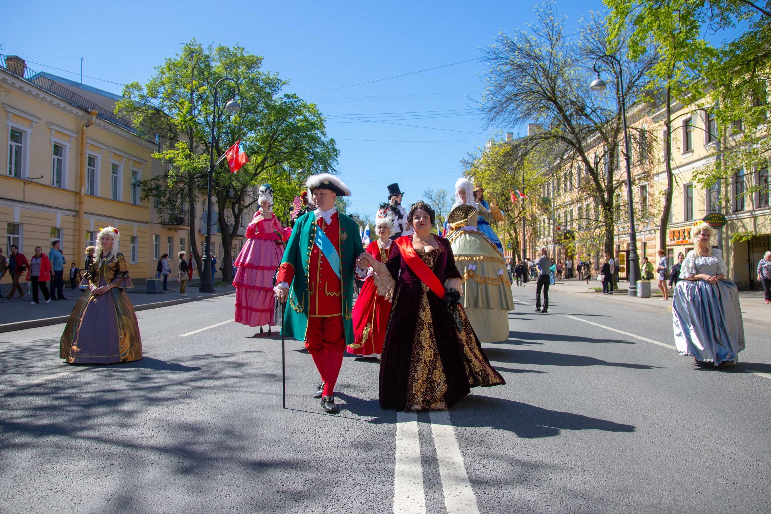 Кронштадт праздник города. Карнавальное шествие. Кронштадт праздник. Карнавальное шествие на день города. Праздничное шествие на день города.