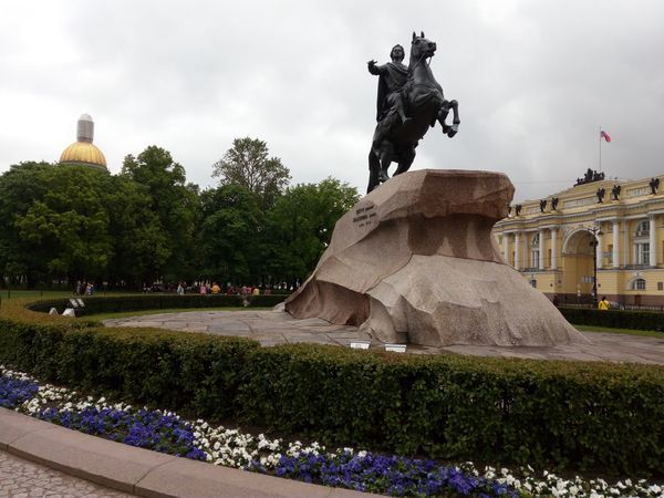 С Днём рождения, город Петра!
