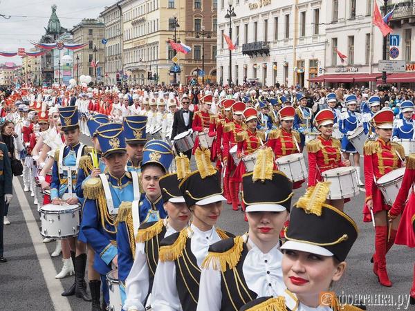 Ждем рекорд Гиннесса. Жюри решает, сыграли ли барабанщики на Невском проспекте самое массовое крещендо в мире