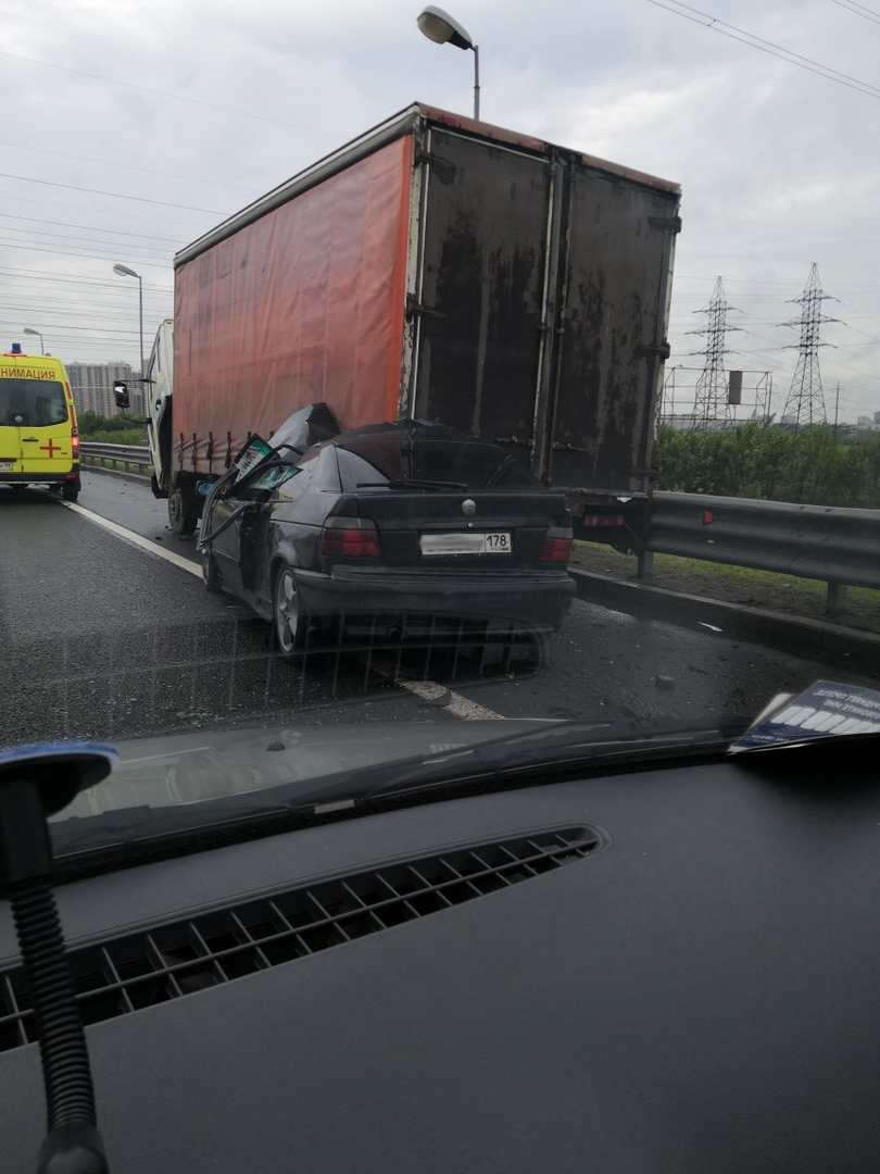 Аварии в спб сегодня. ДТП на кольцевой в Санкт-Петербурге. Авария на каде в СПБ сейчас с фурой.