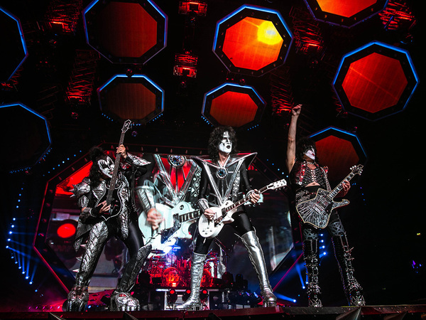 Лизни меня, «Демон». Как группа Kiss попрощалась с Петербургом
