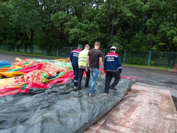 Допрыгались. Смольный забрал в парке Победы два батута и аттракцион «лабиринт»