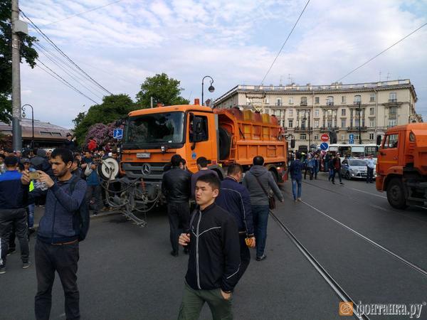 Каменноостровский перекрыт возле Соборной мечети