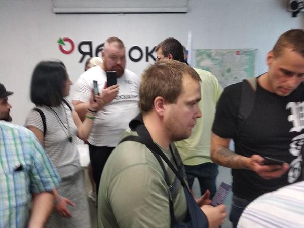 Конференцию партии «Яблоко» по выдвижению кандидата в губернаторы пытался сорвать Дацик. Его испугала полиция