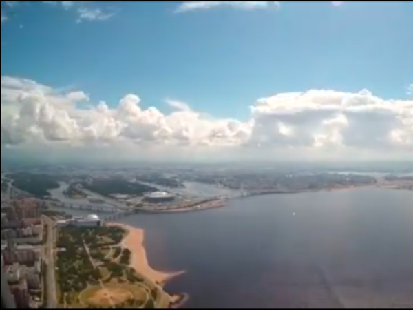 Восемь часов бури над Петербургом уместились в одну минуту. Видео