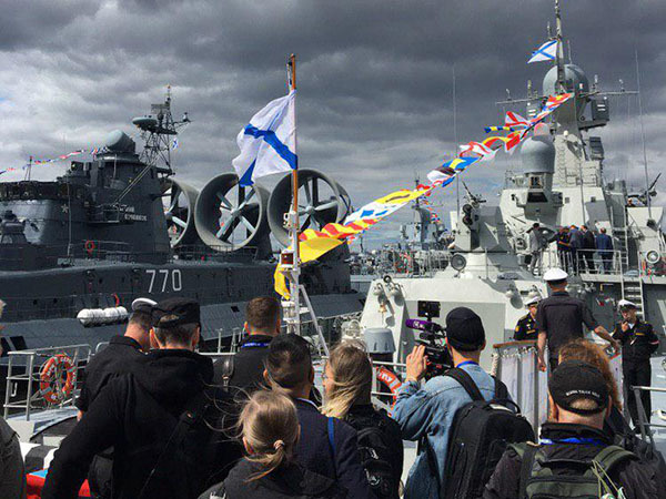Пройдитесь по кораблям Международного военно-морского салона в Петербурге с «Фонтанкой»