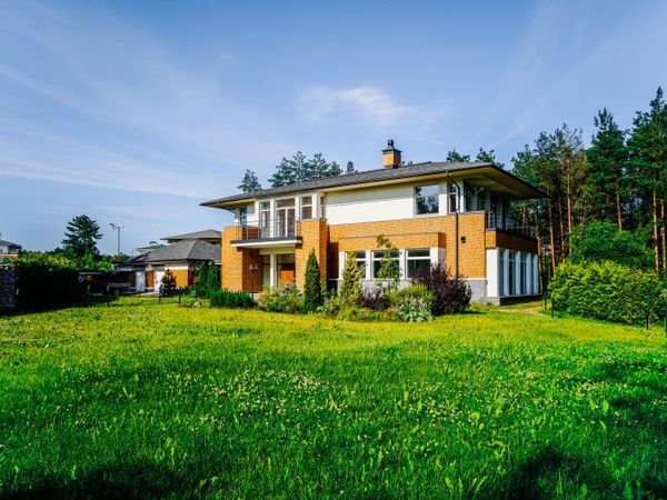 «Строительный трест» вывел в продажу виллу с полной отделкой