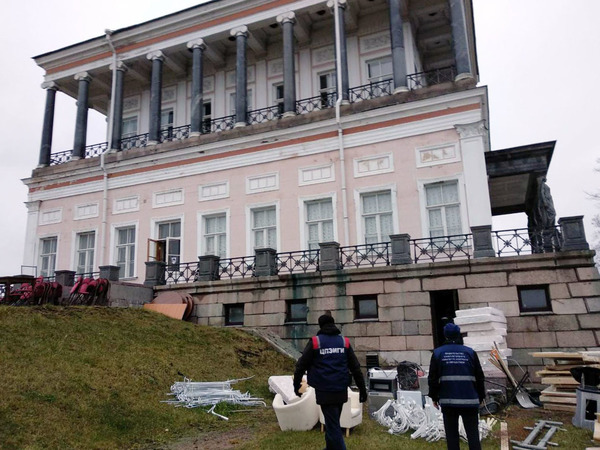 Городу дворцы не нужны. Смольный рассказал, как планирует зарабатывать на приватизации