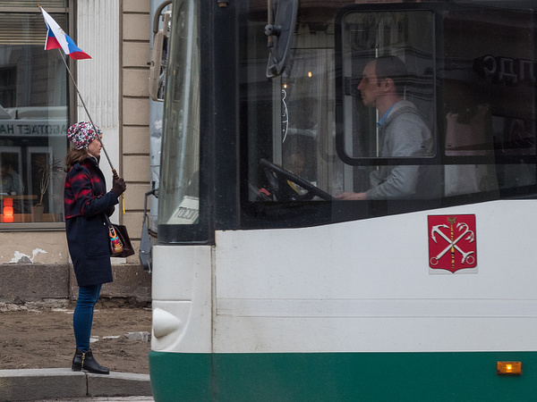 Кто заплатит за выбор автобусной лазури. В Петербурге снова ищут общее лицо общественного транспорта