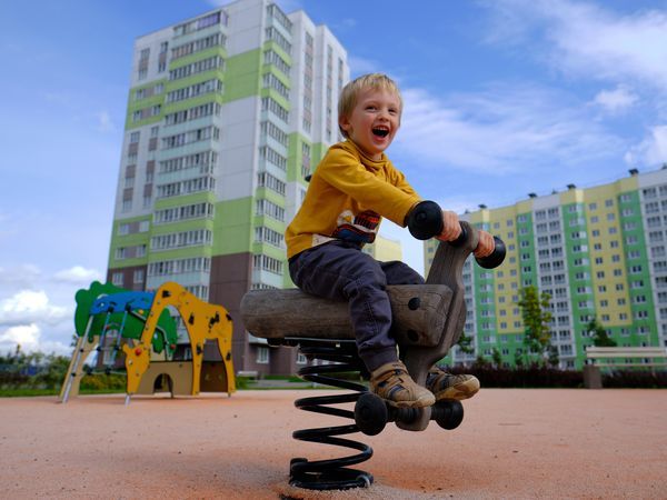 Все для детей: как живется маленьким новоселам в квартале «Янила»