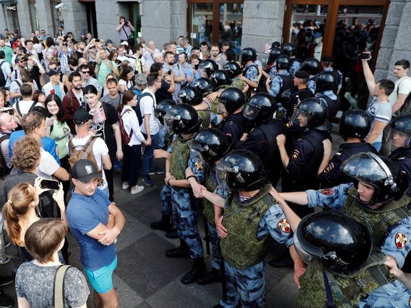 Александр Баунов: Кремлю нельзя проиграть в Москве и Петербурге. Столицей теперь руководит коллективный военный генерал-губернатор