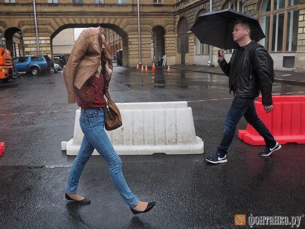 Водоканал готов к потопу, петербуржцы – к осенней романтике. Наслаждаются не все