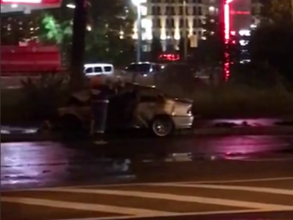 На Васильевском острове байкеры вытаскивали водителя из горящего BMW