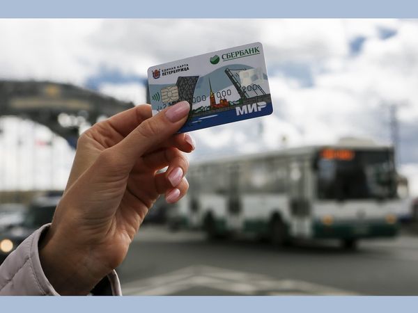 Проезд в метро по Единой карте петербуржца стал дешевле на 15 рублей