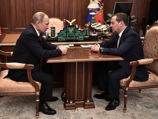 Медведев: Правительство России уходит в отставку