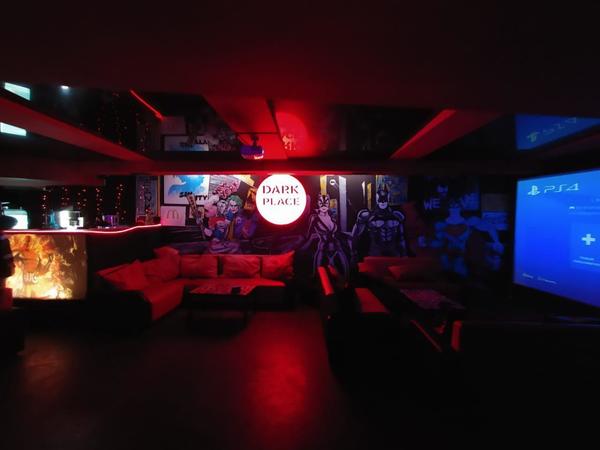 Смольный выкурил «темную сторону». Чиновники выселили кальянную Dark Place Hookah с улицы Чайковского