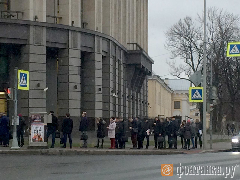 Ас санкт. Очередь в суд. Очередь а арбитражный суд. Очередь в Московский арбитражный суд. Очередь в арбитражный суд Москвы.