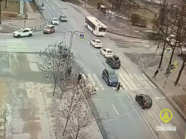 Попытка перебежать дорогу по «зебре» в Колпино закончилась для девушки тяжелыми травмами